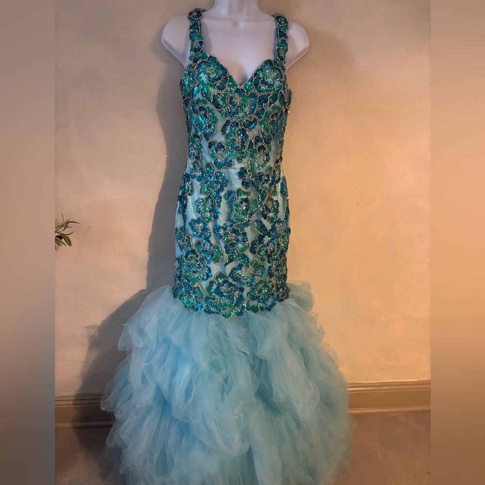 Poly Ariel Prom Dress - Picture 8 of 13